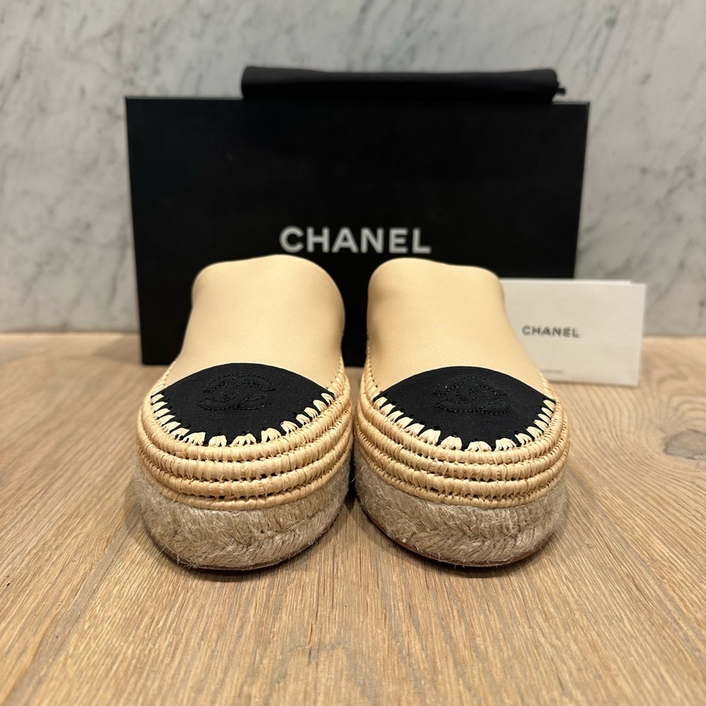 CHANEL Women's Beige and Black Espadrille Mules - Picture 4 of 15